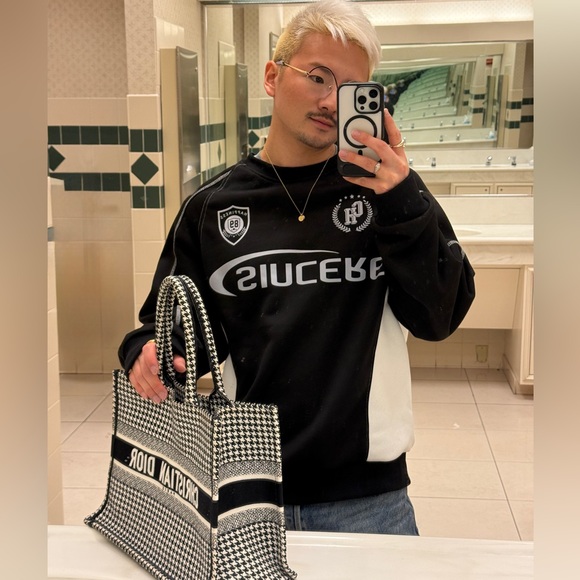 Dior Book Tote in Medium Houndstooth - Picture 2 of 11